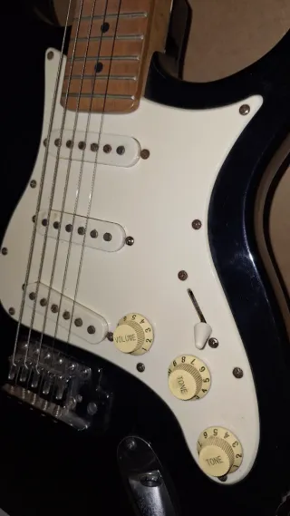 Guitarra Eléctrica Behringer Negra