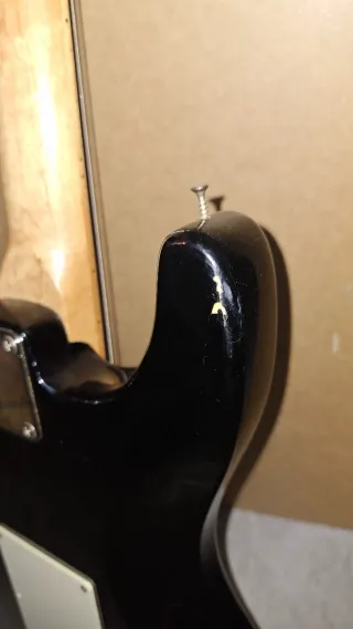 Guitarra Eléctrica Behringer Negra