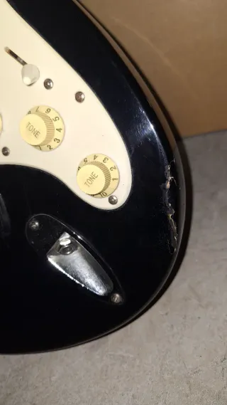 Guitarra Eléctrica Behringer Negra