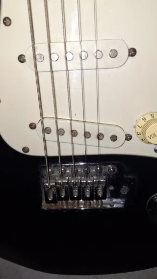 Guitarra Eléctrica Behringer Negra