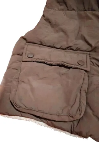 Chaleco acolchado con borrego