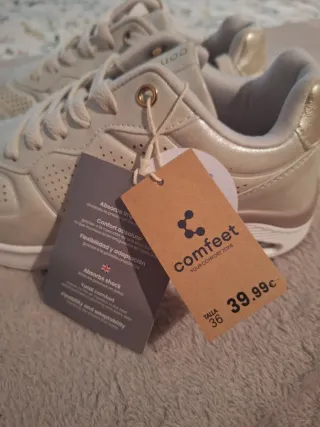 Zapatillas Comfee Beige Metalizadas.