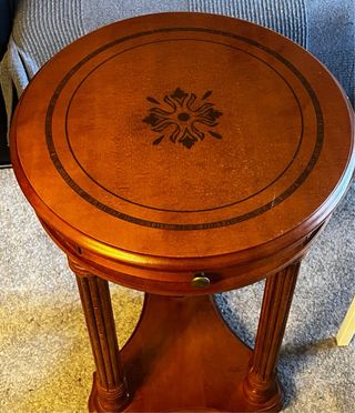 Mesa auxiliar redonda de madera