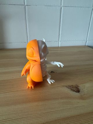 Figura Charmander 3D Mitad Naranja/Blanco