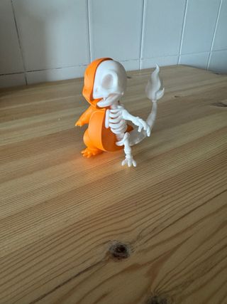 Figura Charmander 3D Mitad Naranja/Blanco