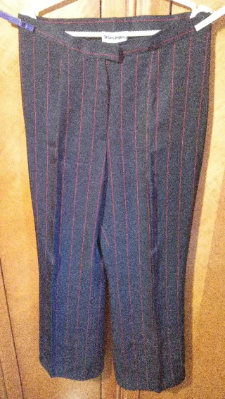 Pantalón de vestir, azul marino, raya en rojo
