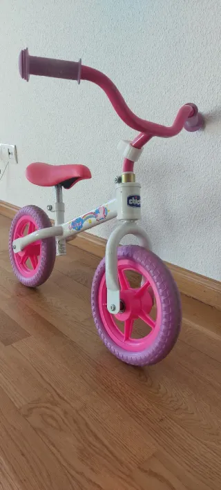 Bicicleta sin pedales Chicco rosa