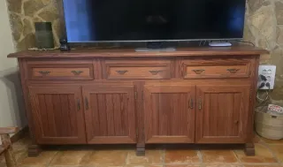 Muebles TV de madera rústico.