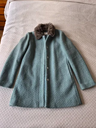 Abrigo Easy Wear menta con cuello de pelo