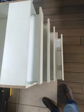 Mueble de almacenaje blanco con cajones