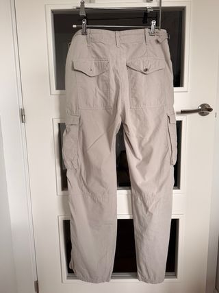 Pantalones cargo beige