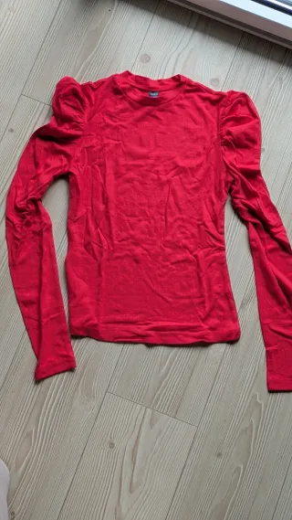 Camiseta roja manga abullonada talla M