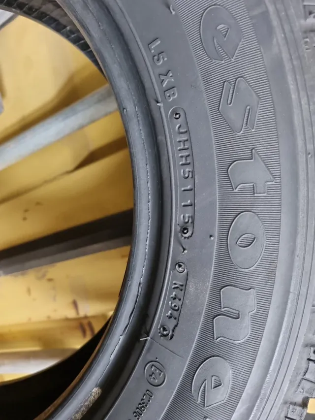 Se vende 2 Neumáticos Furgoneta Buen Estado