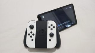 Nintendo Switch OLED Bianca + Super Mario Bros. Wo