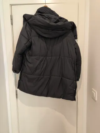 Plumífero oversize negro Zara