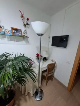 Lámpara de pie regulable metal y cristal