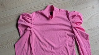 Camiseta fucsia manga abullonada talla M