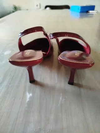 Zapatos de tacón burdeos charol