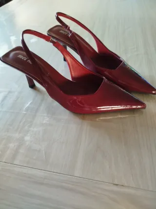 Zapatos de tacón burdeos charol