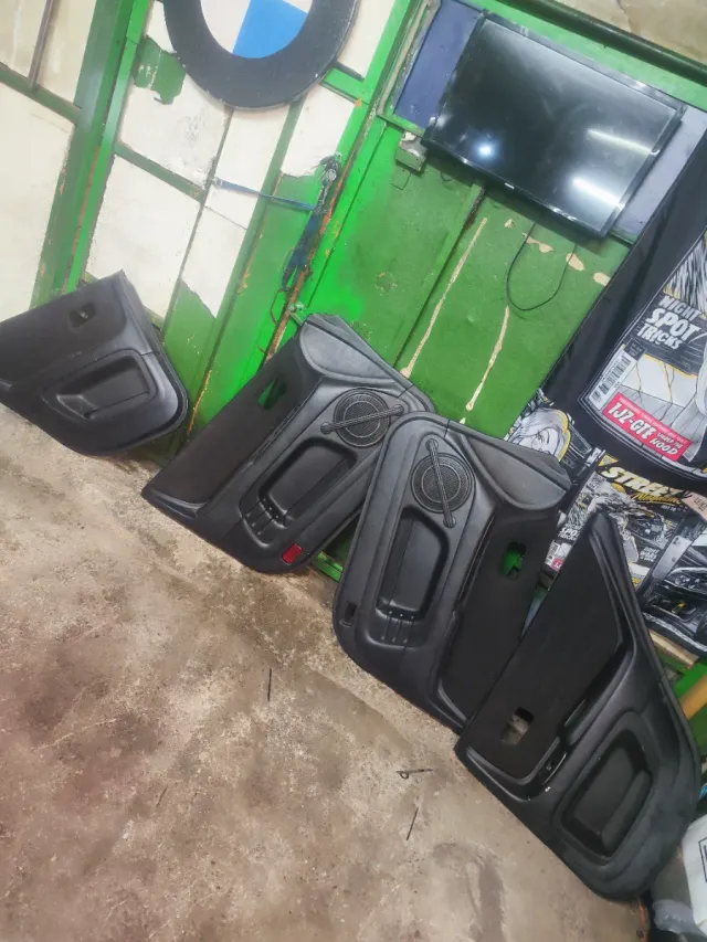 Paneles Puerta Lexus IS200