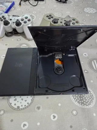 Ps2 Slim con 2 Joystick e Gioco PES 2012