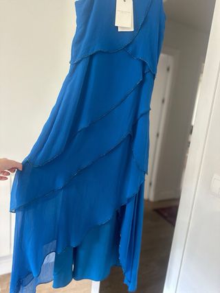 Vestido de fiesta azul con volantes