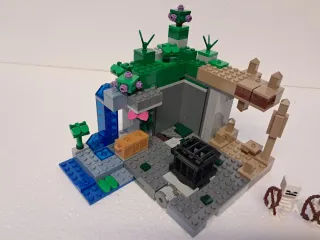Lego Minecraft - The Skeleton Dungeon - 21189
