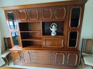 Mueble de salón madera y cristal