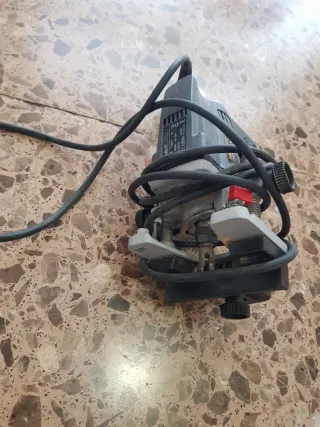 Fresadora para bisagras