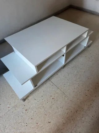 Mueble blanco de madera