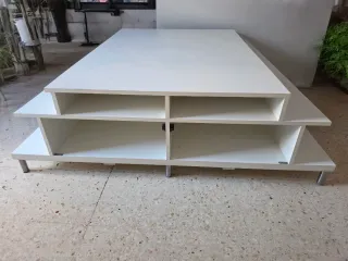 Mueble blanco de madera