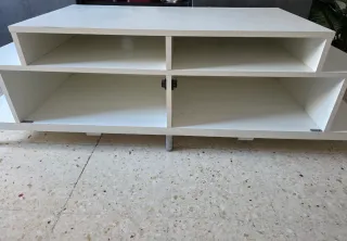Mueble blanco de madera