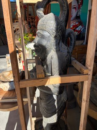 Escultura mono tallada