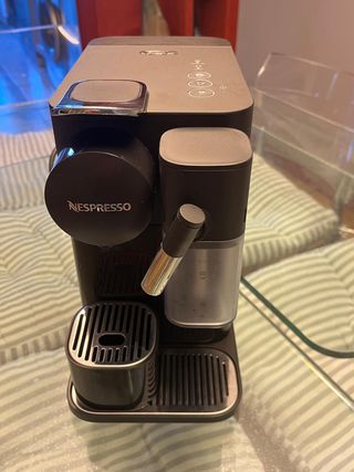 Cafetera Nespresso Lattissima One, descalcificada