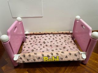 Bambola Bebi Mia con lettino