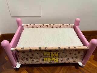 Bambola Bebi Mia con lettino