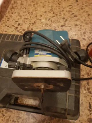 Fresadora Makita RT0700C