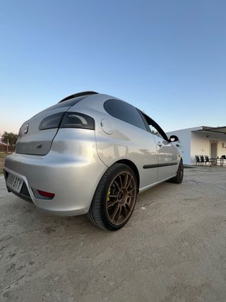 SEAT Ibiza sport 130 asz