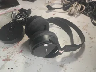 Auriculares Inalámbricos Sony con Base