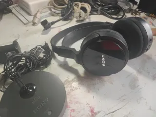 Auriculares Inalámbricos Sony con Base