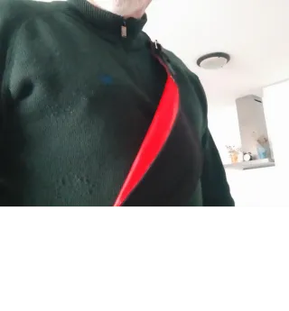 Riñonera bandolera negra y roja