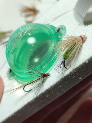 Aparejos de pesca (buldo) con moscas