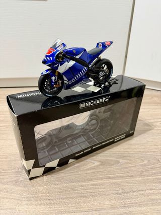 Minichamps Yamaha YZR-M1 2005 Colin Edwards