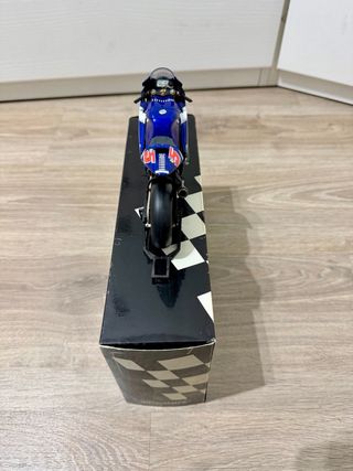 Minichamps Yamaha YZR-M1 2005 Colin Edwards