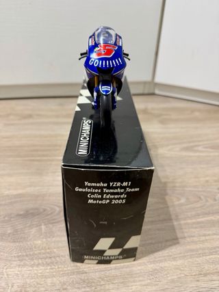 Minichamps Yamaha YZR-M1 2005 Colin Edwards