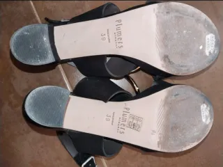 Sandalias negras Passy con hebilla