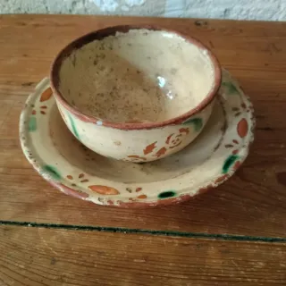 Juego plato y taza antiguo decorado