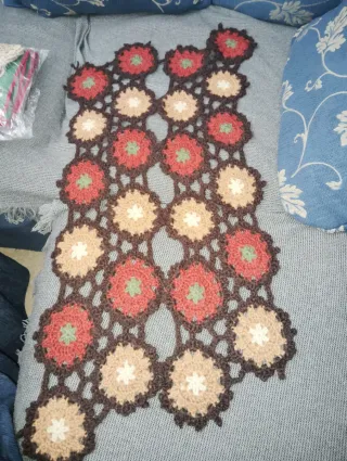 Camino de mesa o funda sillón crochet