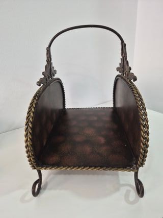 Revistero antiguo metal dorado