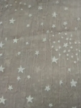 Pañuelo beige con estrellas blancas